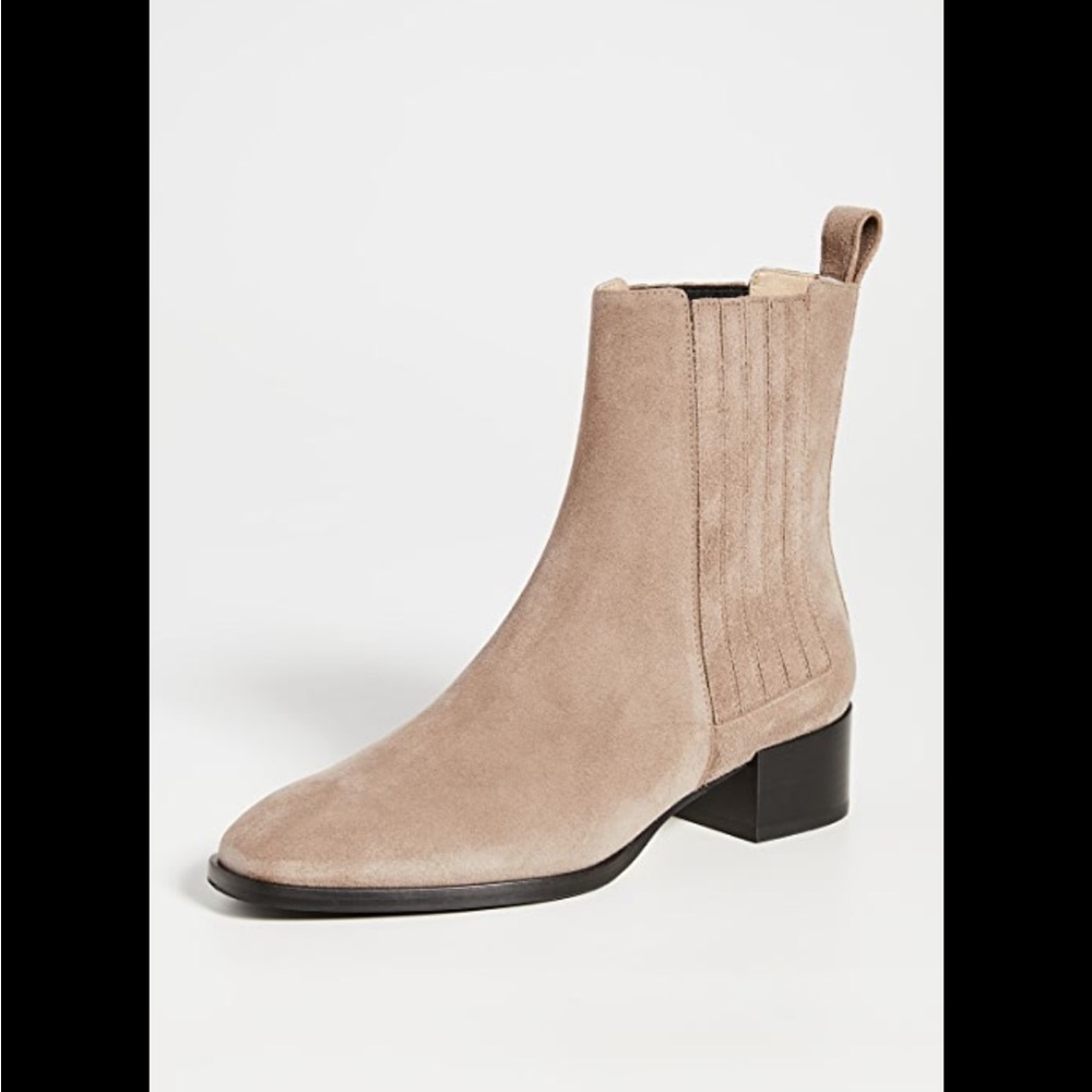 LIKE NEW Aeydē Neil chelsea boot